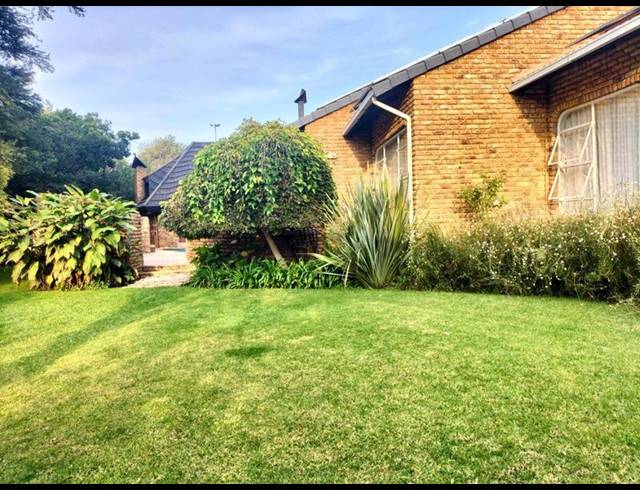 4 BEDROOM HOUSE FOR SALE IN SECUNDA CENTRAL